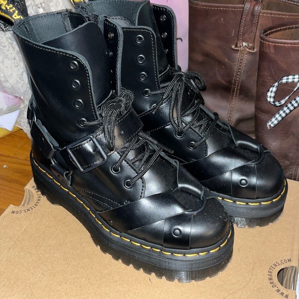 DR. MARTENS JADON BOOT HARNESS LEATHER PLATFORMS (WORN ONE TIME)